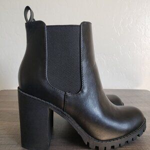 Soda Lug Sole Chunky Block Heel Pull On Ankle Boot Black Sz 6 Biker Grunge Goth